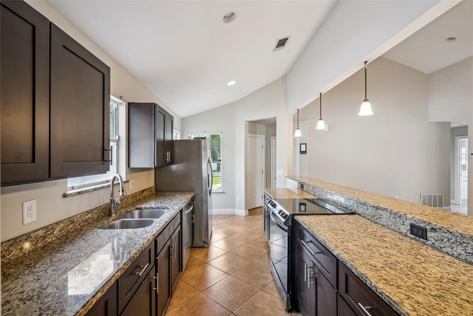 108 EDGEWATER CIR, SANFORD, FL, 32773