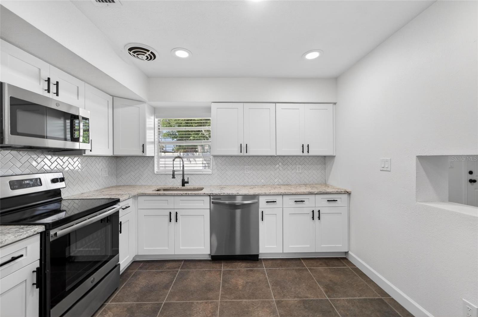 314 COUNTRY CLUB DR, OLDSMAR, FL, 34677