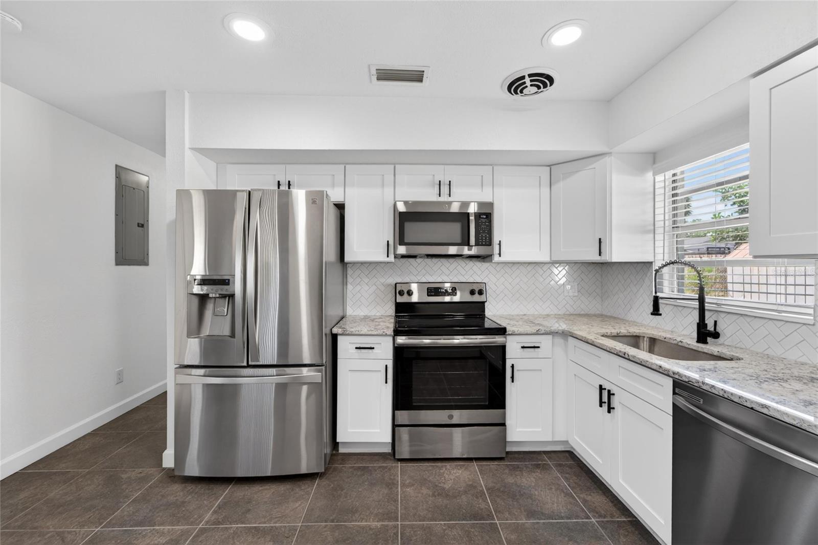 314 COUNTRY CLUB DR, OLDSMAR, FL, 34677