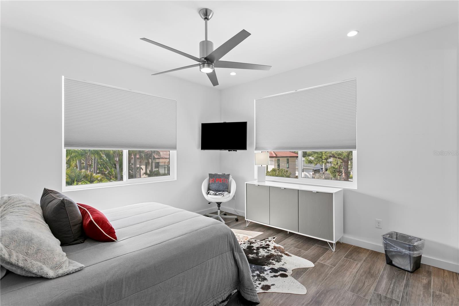 110 PALMERA BLVD NE, ST PETERSBURG, FL, 33704