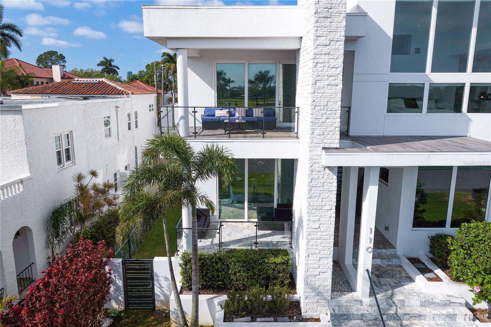 110 PALMERA BLVD NE, ST PETERSBURG, FL, 33704