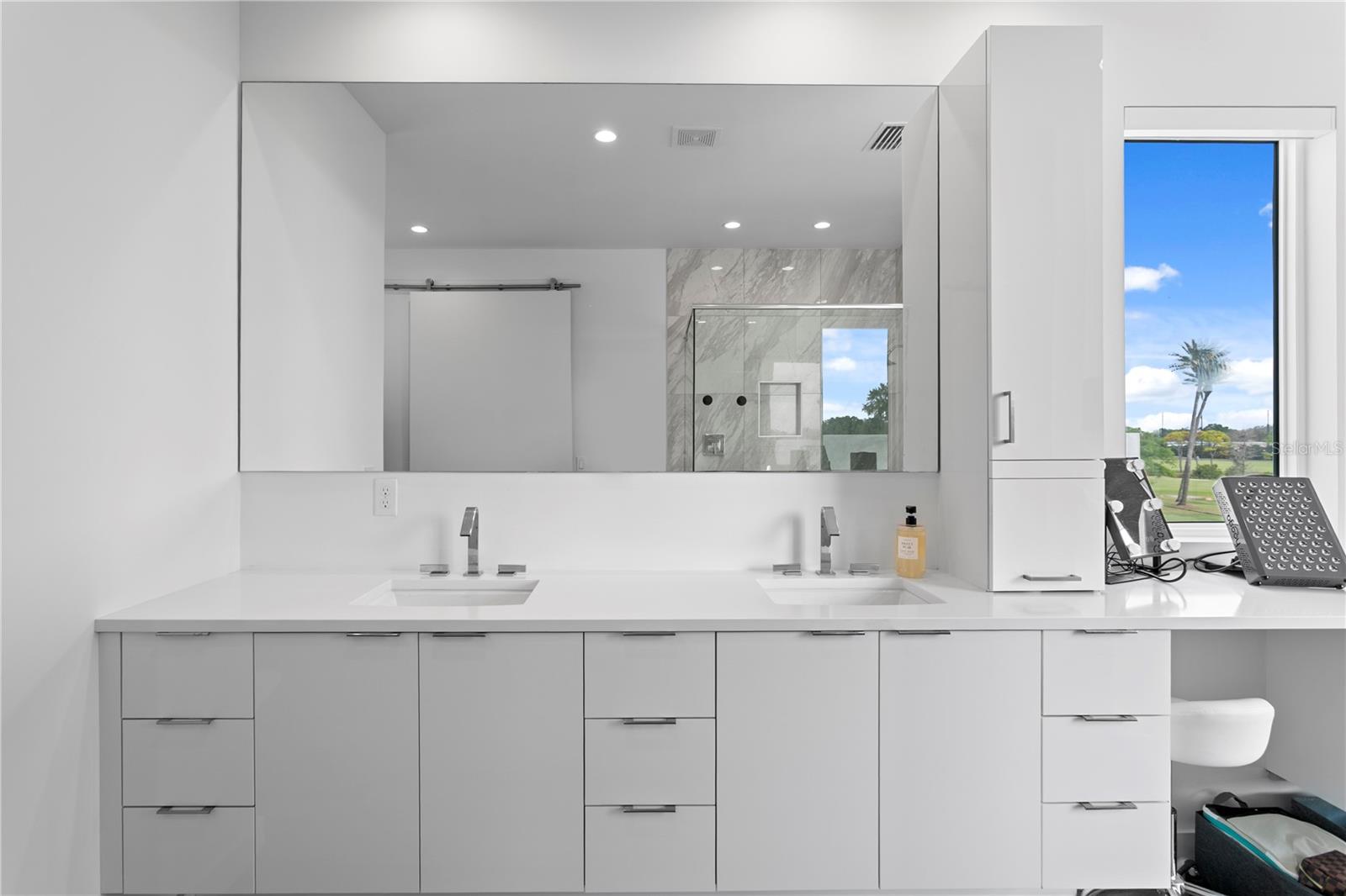 110 PALMERA BLVD NE, ST PETERSBURG, FL, 33704