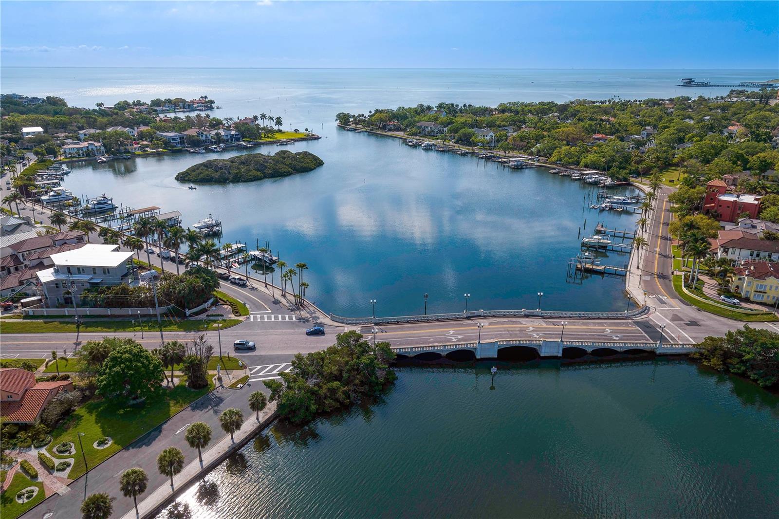 110 PALMERA BLVD NE, ST PETERSBURG, FL, 33704