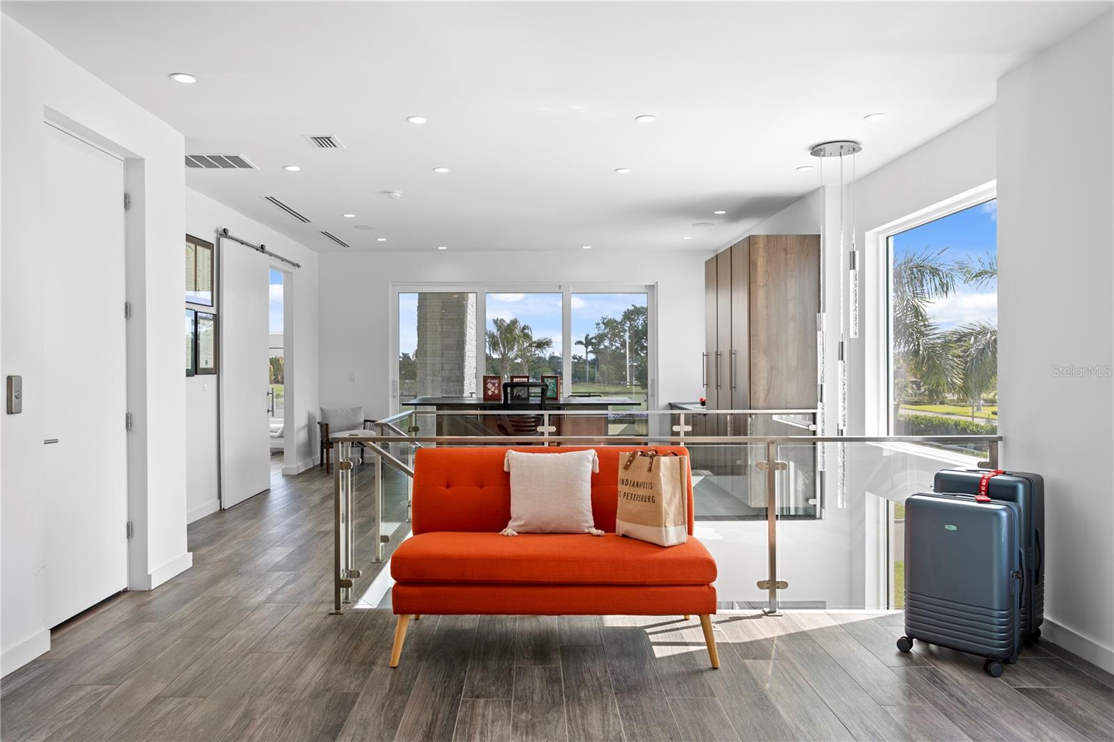 110 PALMERA BLVD NE, ST PETERSBURG, FL, 33704