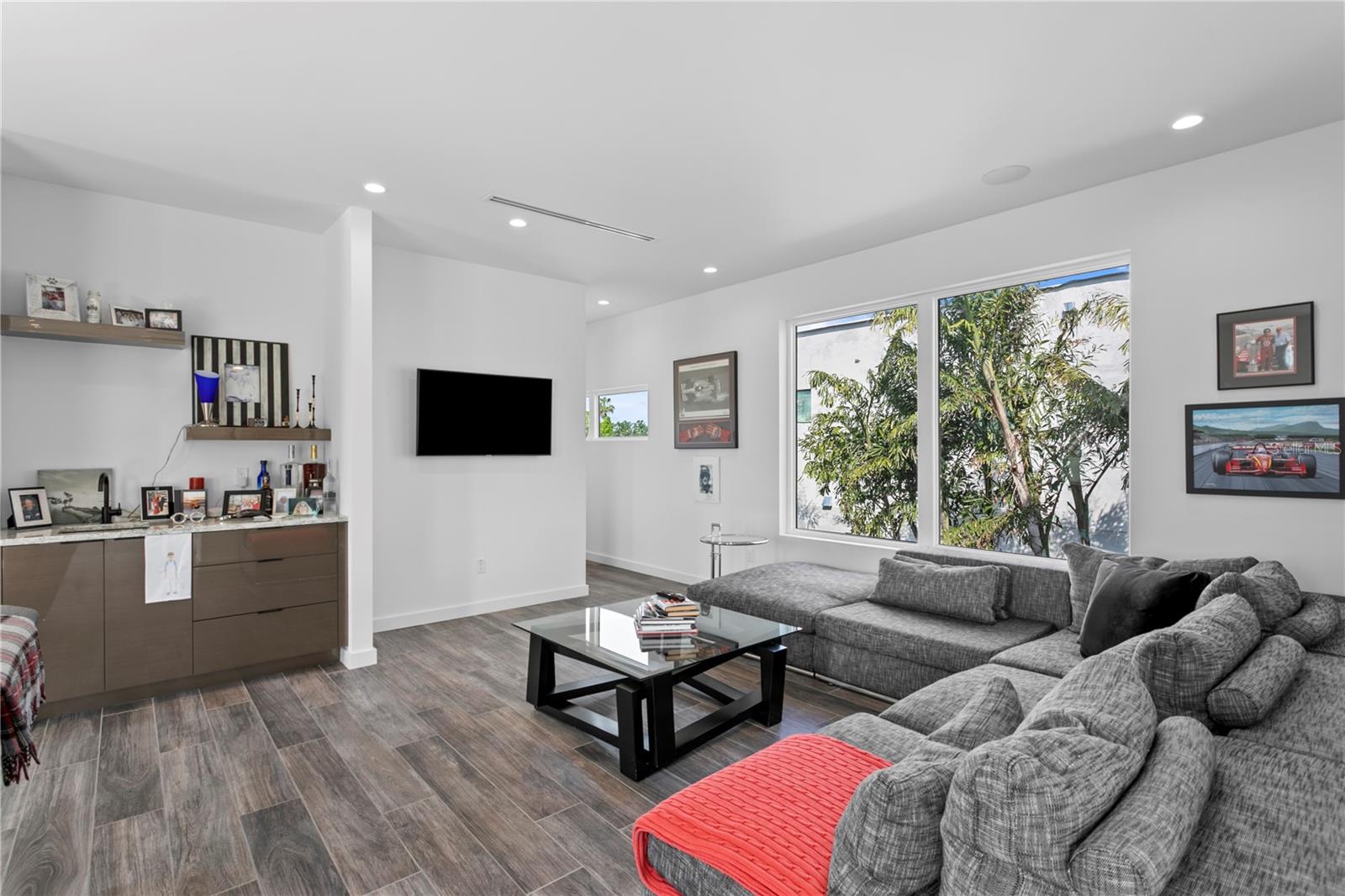 110 PALMERA BLVD NE, ST PETERSBURG, FL, 33704