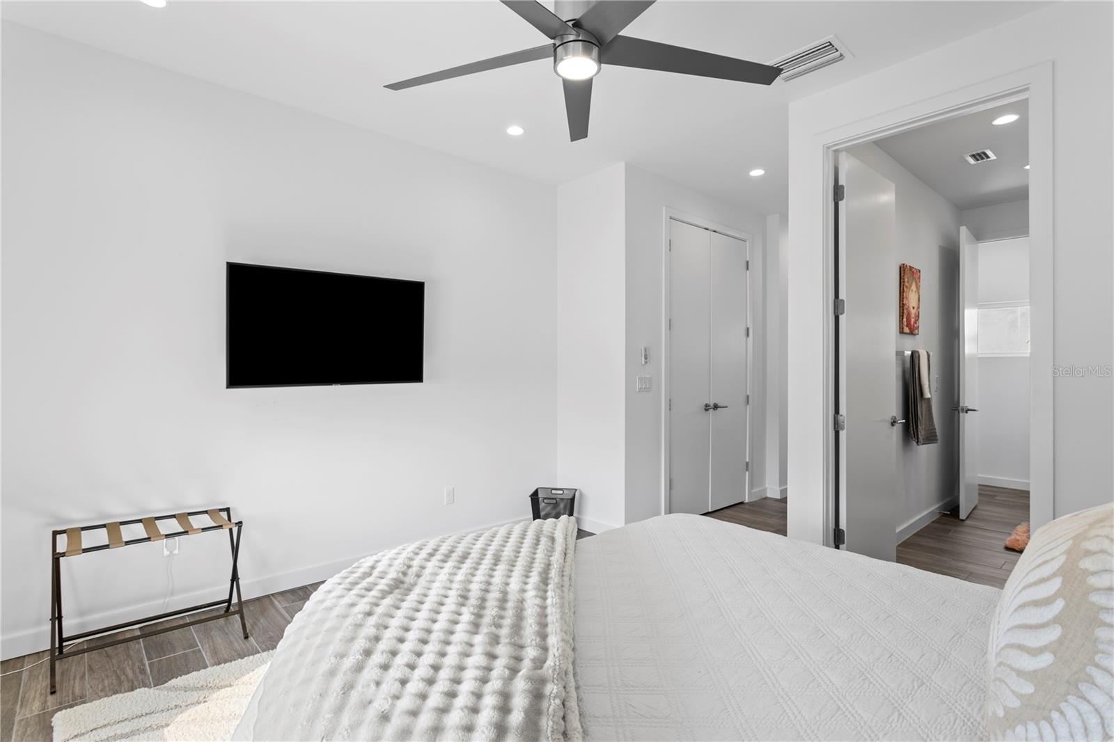 110 PALMERA BLVD NE, ST PETERSBURG, FL, 33704