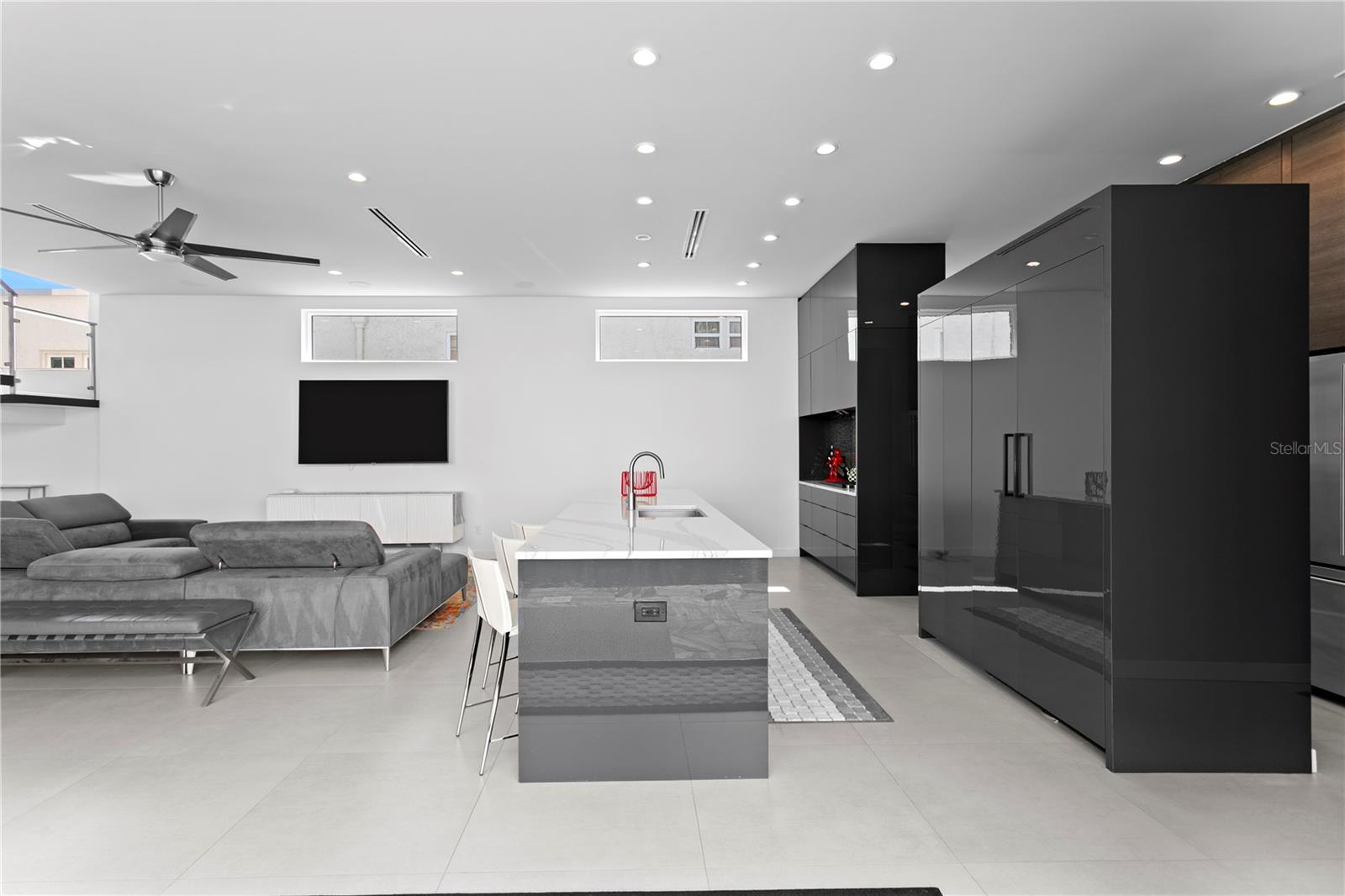 110 PALMERA BLVD NE, ST PETERSBURG, FL, 33704