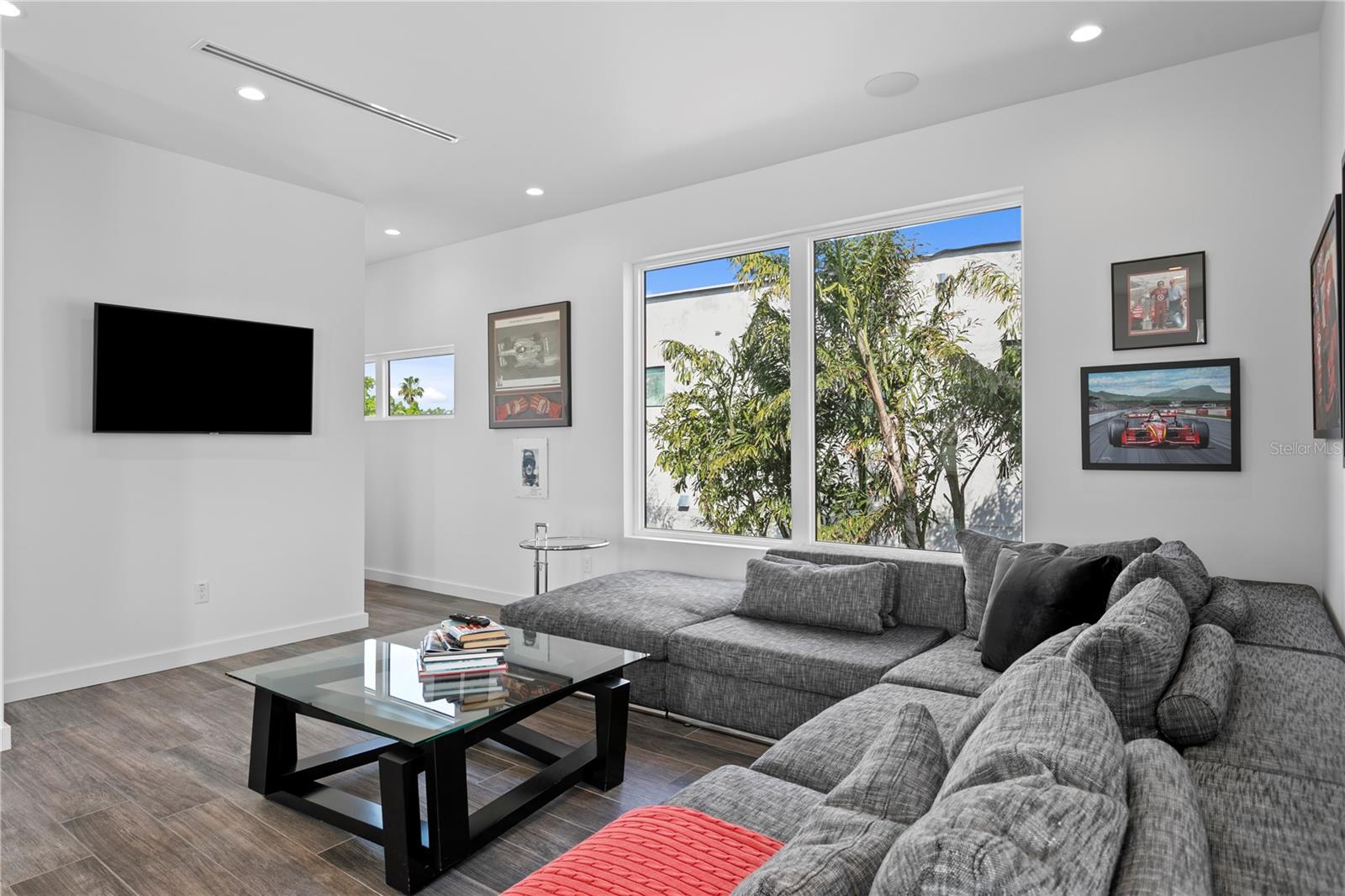 110 PALMERA BLVD NE, ST PETERSBURG, FL, 33704