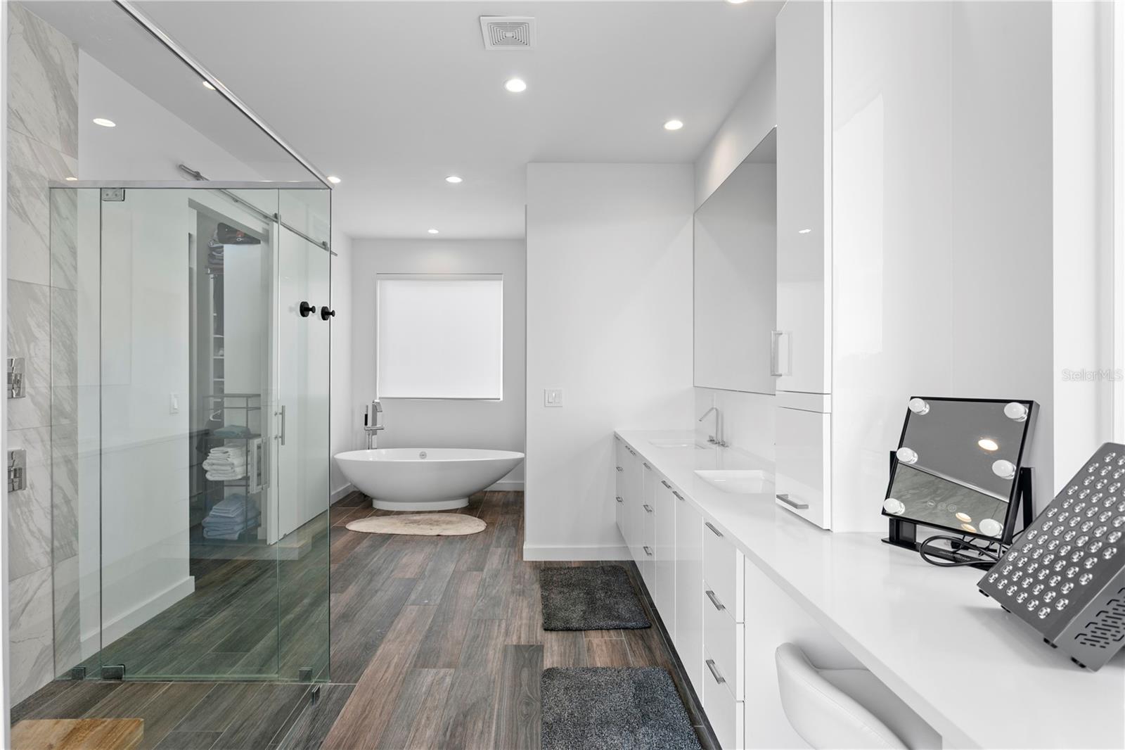 110 PALMERA BLVD NE, ST PETERSBURG, FL, 33704