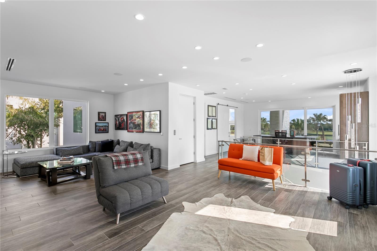 110 PALMERA BLVD NE, ST PETERSBURG, FL, 33704