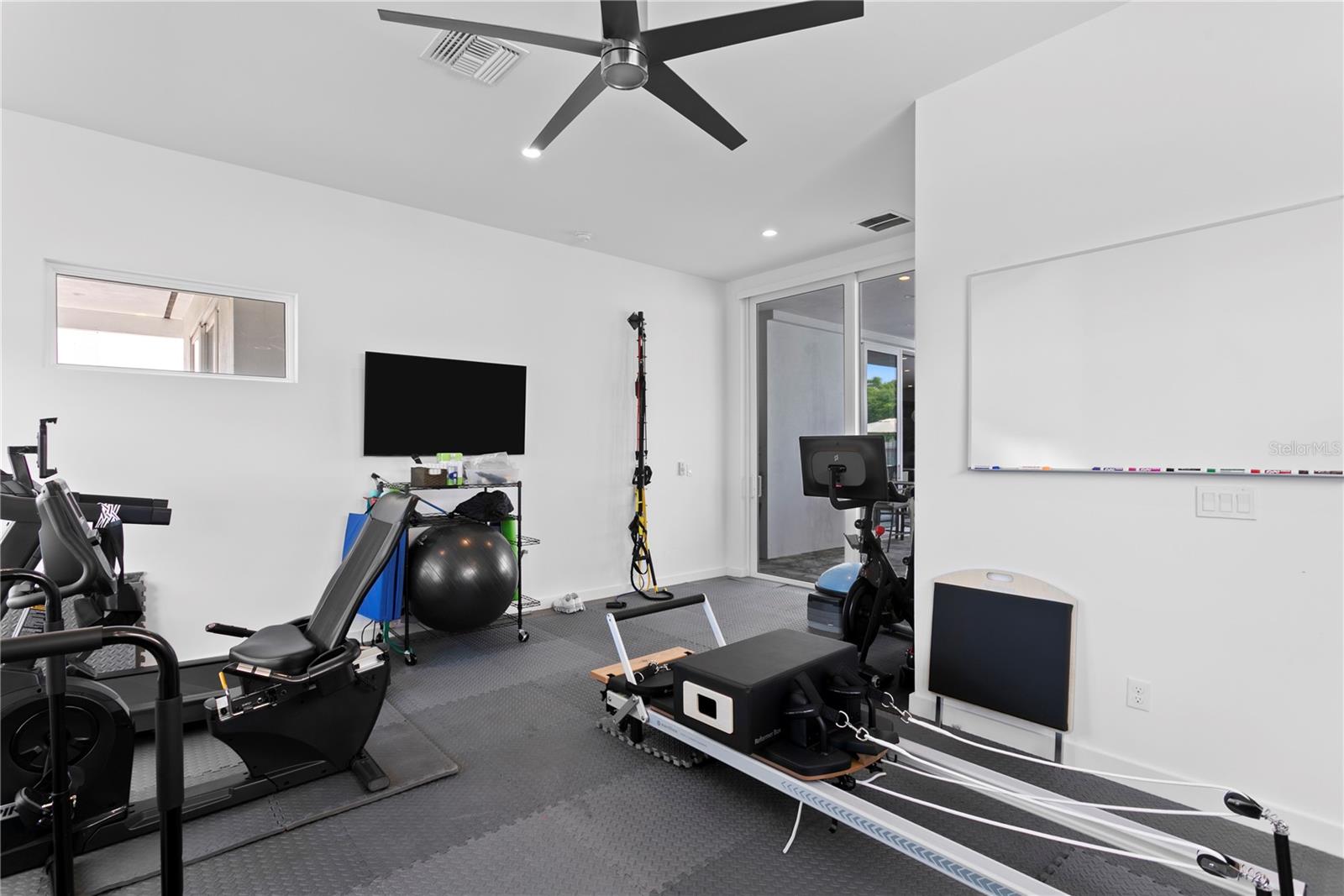 110 PALMERA BLVD NE, ST PETERSBURG, FL, 33704