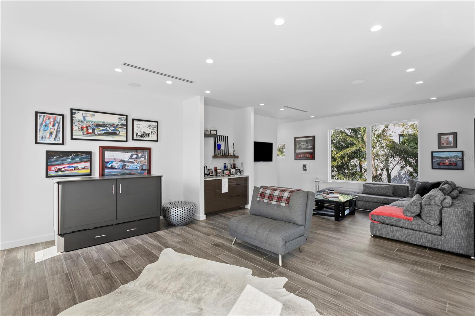 110 PALMERA BLVD NE, ST PETERSBURG, FL, 33704