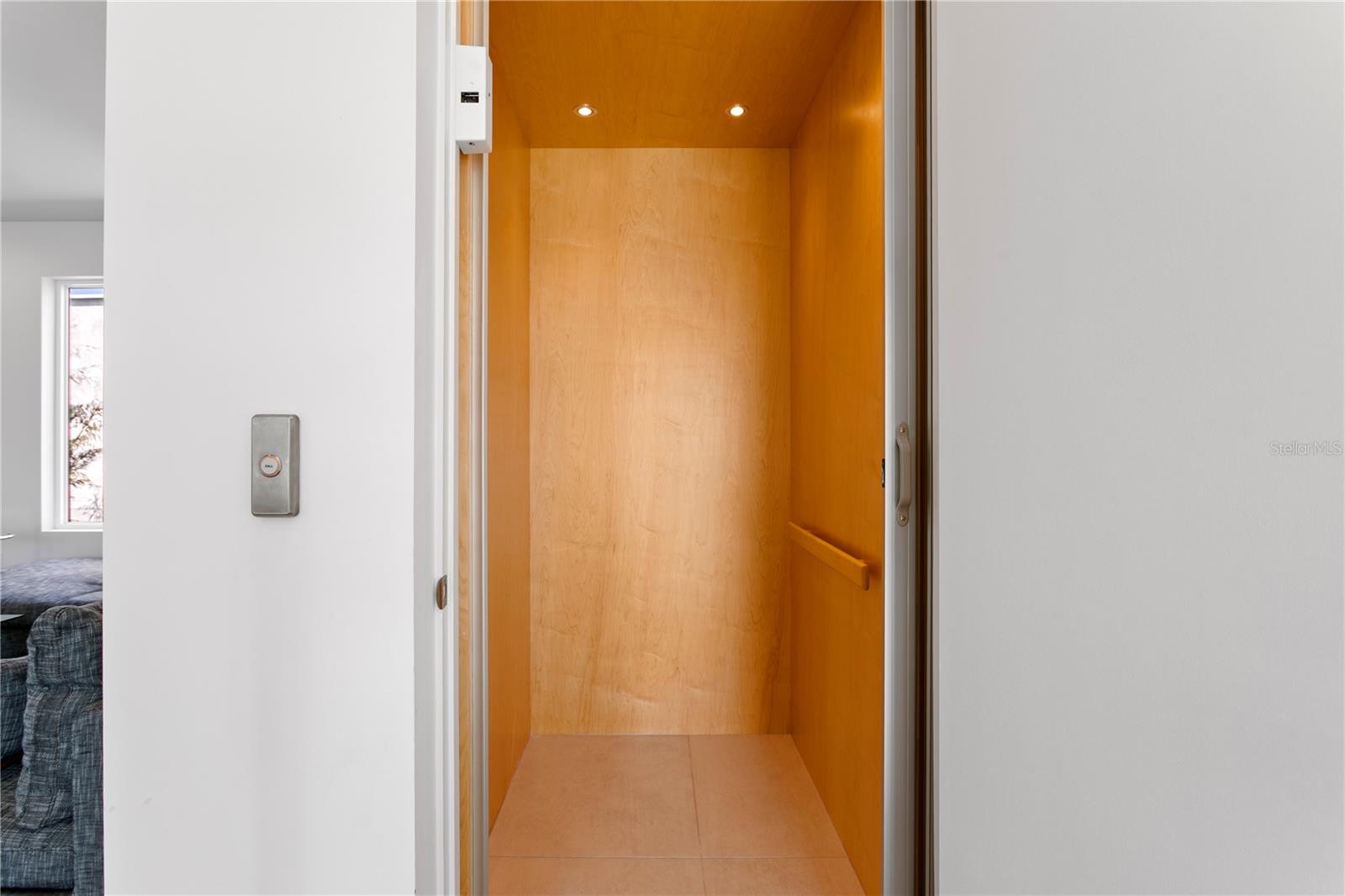 110 PALMERA BLVD NE, ST PETERSBURG, FL, 33704