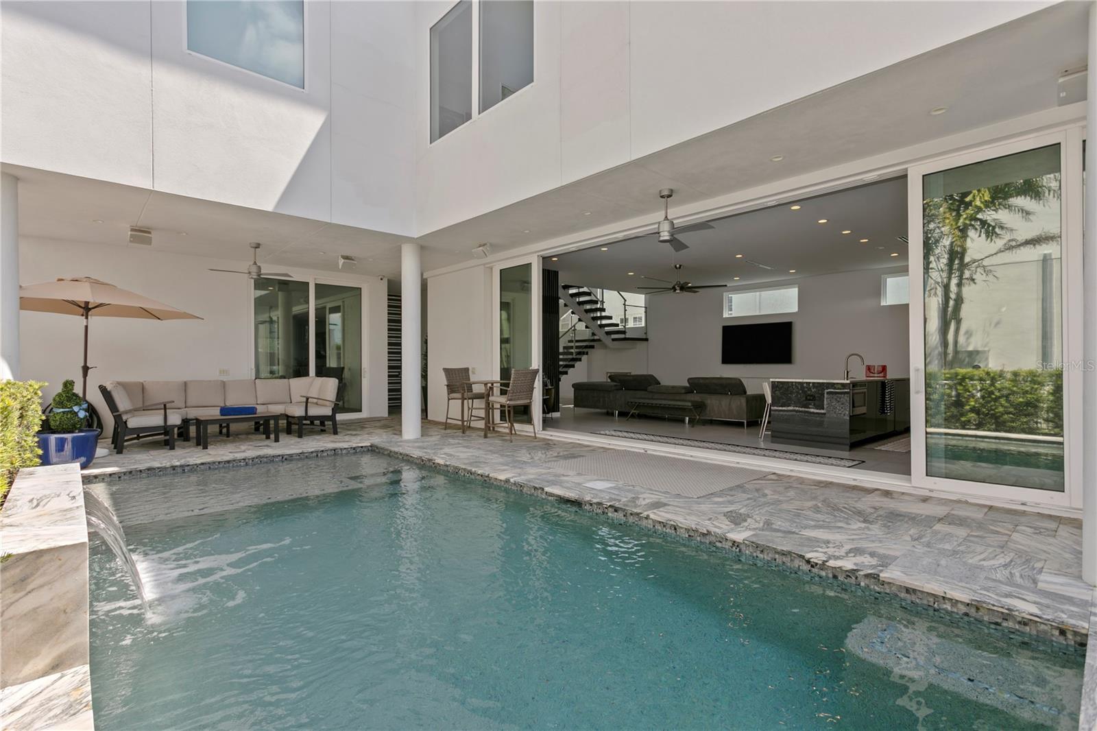 110 PALMERA BLVD NE, ST PETERSBURG, FL, 33704