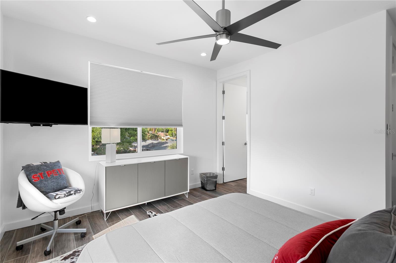 110 PALMERA BLVD NE, ST PETERSBURG, FL, 33704