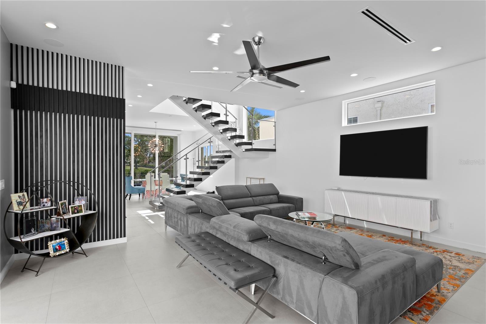 110 PALMERA BLVD NE, ST PETERSBURG, FL, 33704