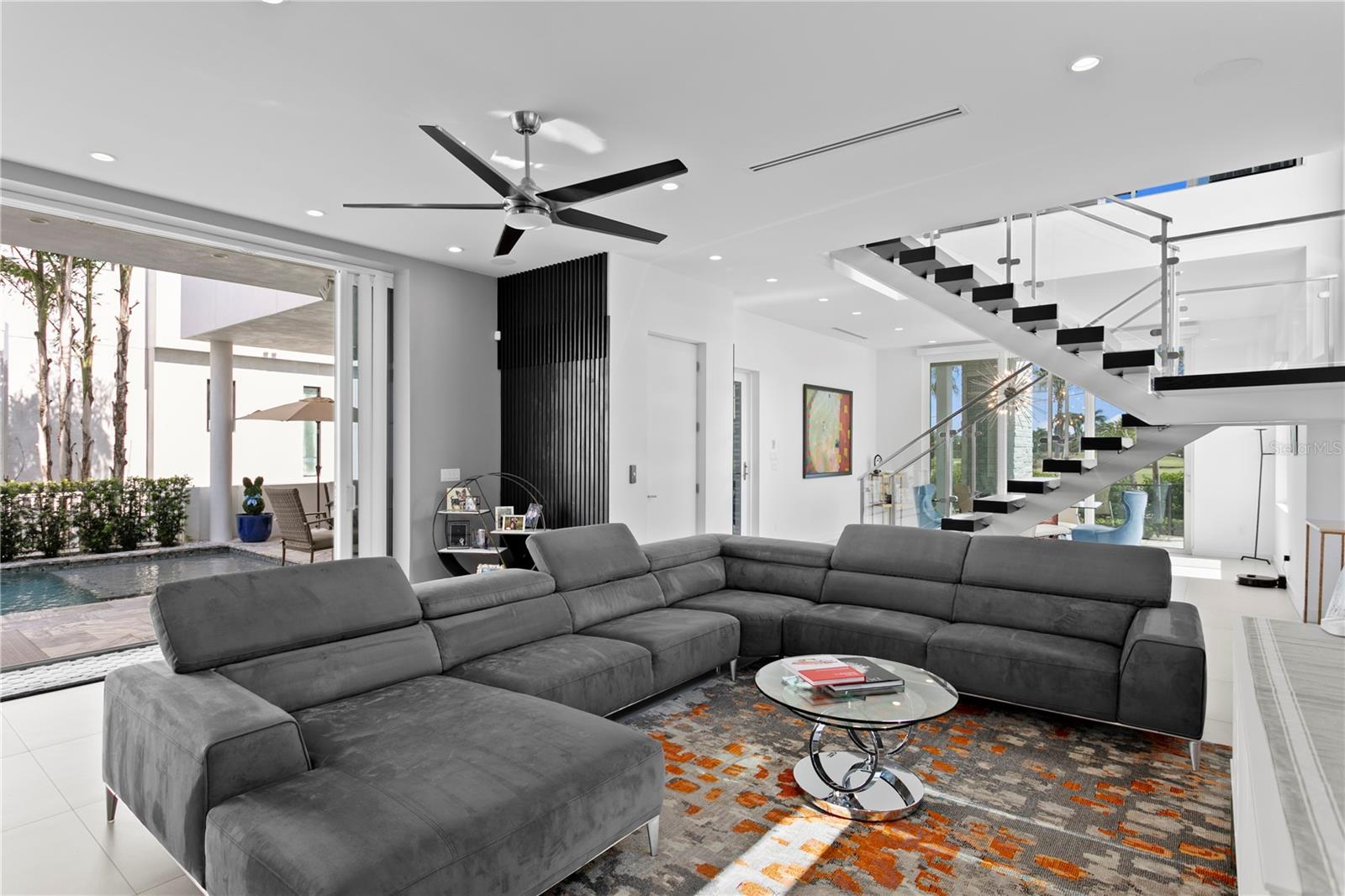 110 PALMERA BLVD NE, ST PETERSBURG, FL, 33704