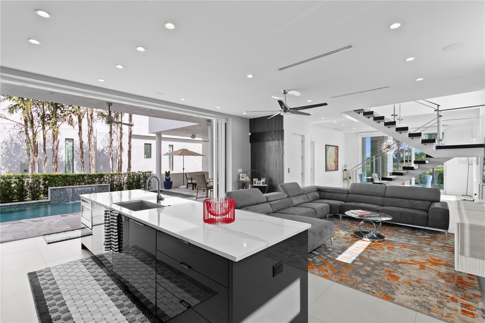 110 PALMERA BLVD NE, ST PETERSBURG, FL, 33704