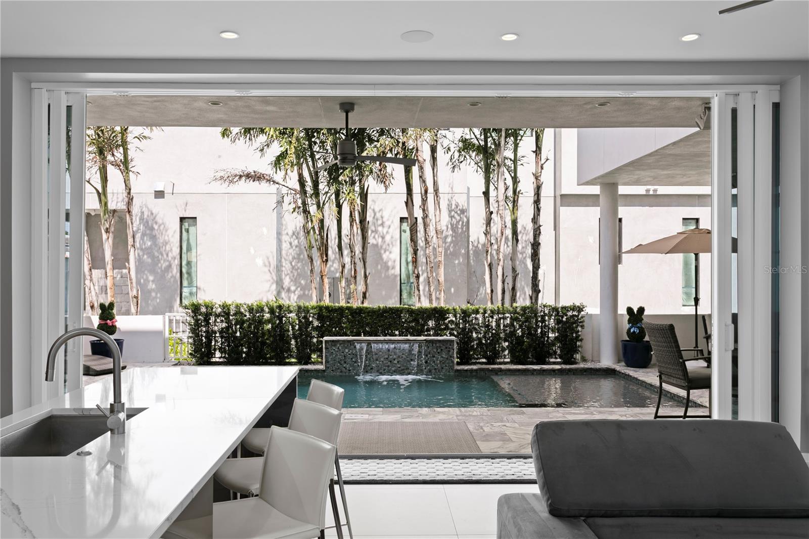 110 PALMERA BLVD NE, ST PETERSBURG, FL, 33704