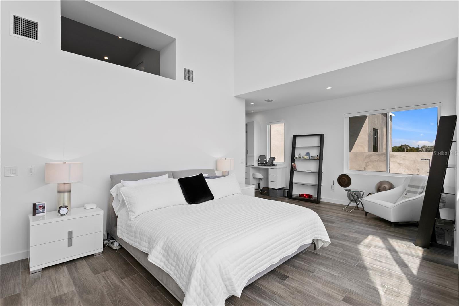 110 PALMERA BLVD NE, ST PETERSBURG, FL, 33704