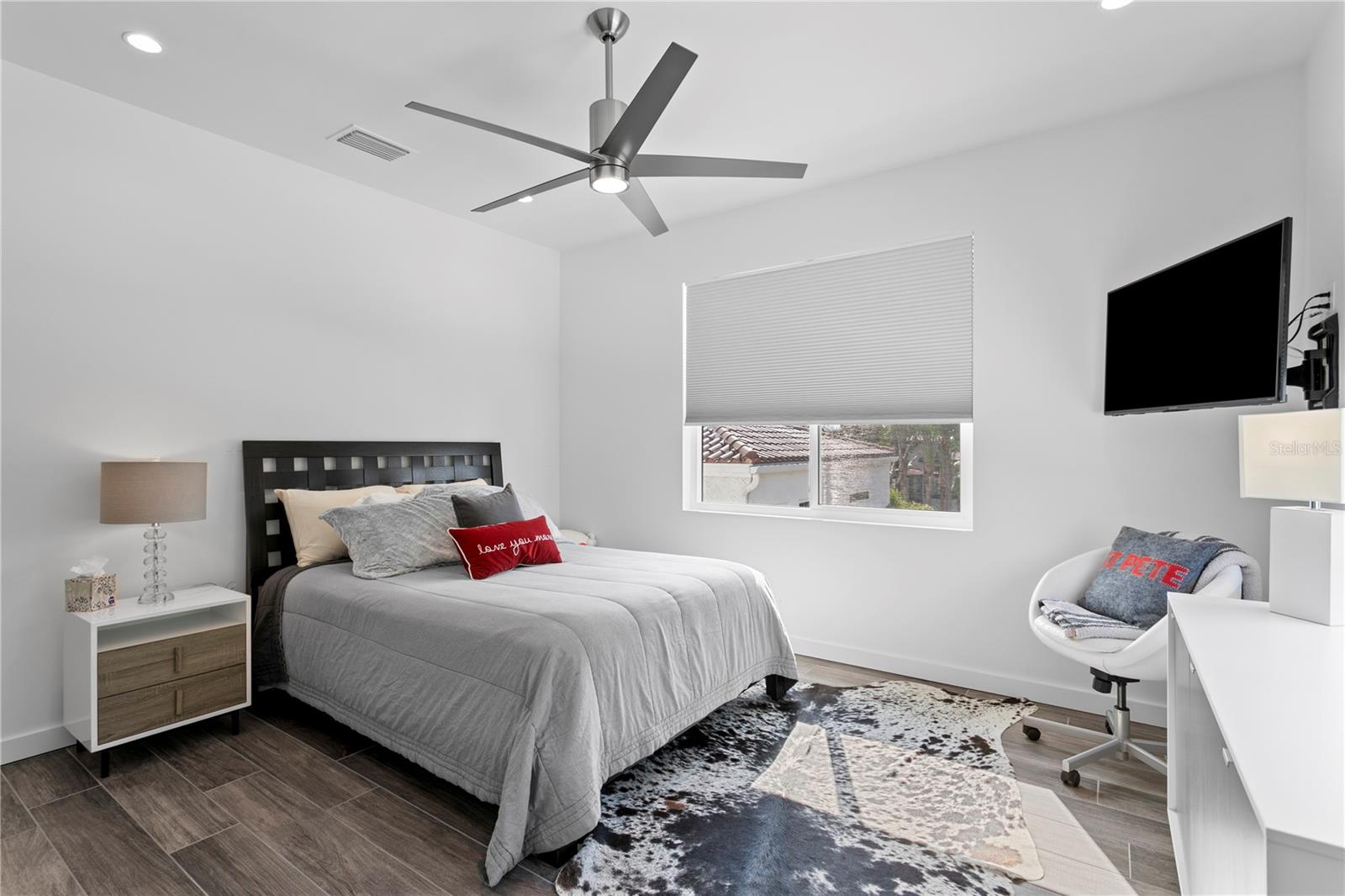 110 PALMERA BLVD NE, ST PETERSBURG, FL, 33704