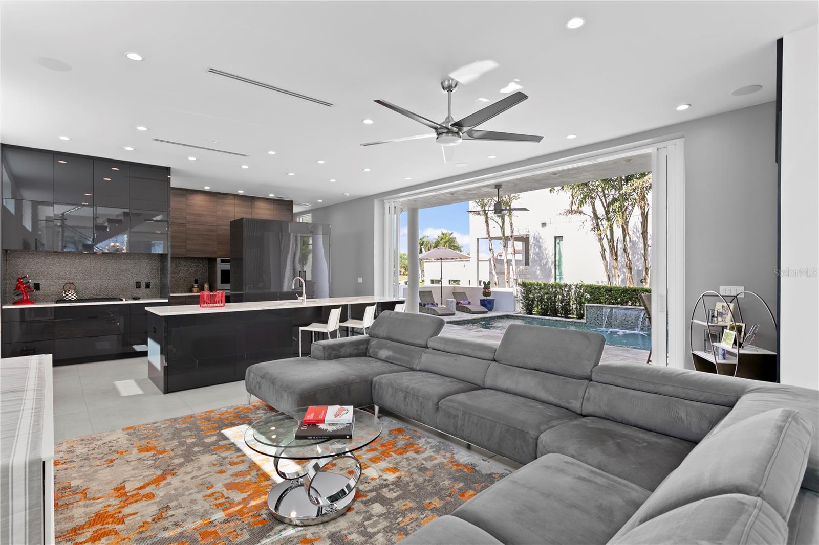 110 PALMERA BLVD NE, ST PETERSBURG, FL, 33704