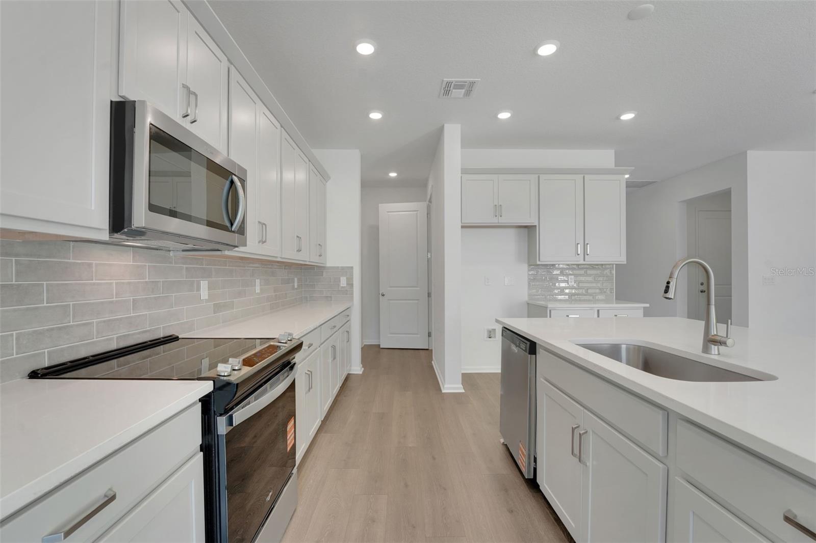 991 FIESTA KEY CIR, LADY LAKE, FL, 32159