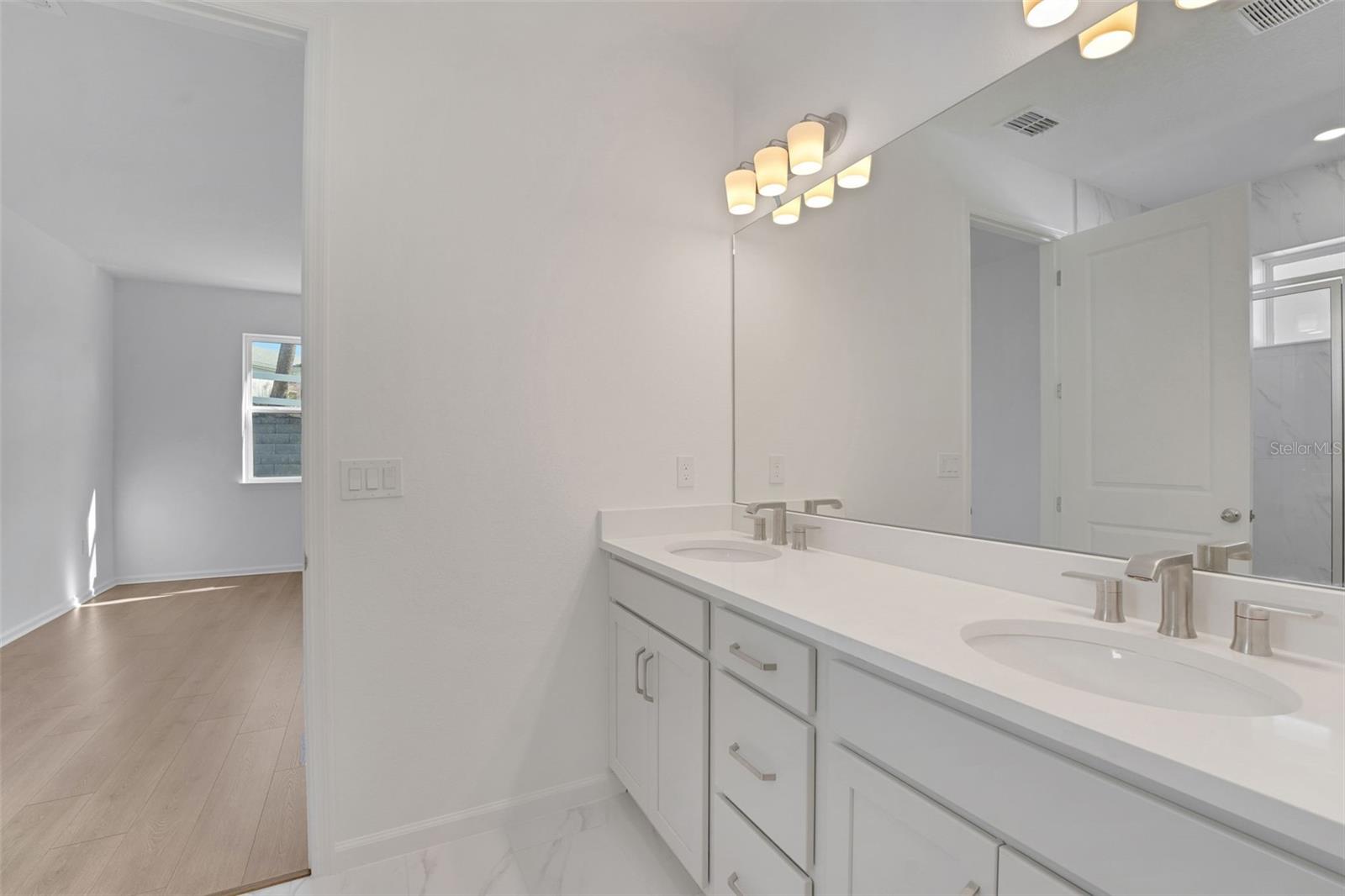 991 FIESTA KEY CIR, LADY LAKE, FL, 32159