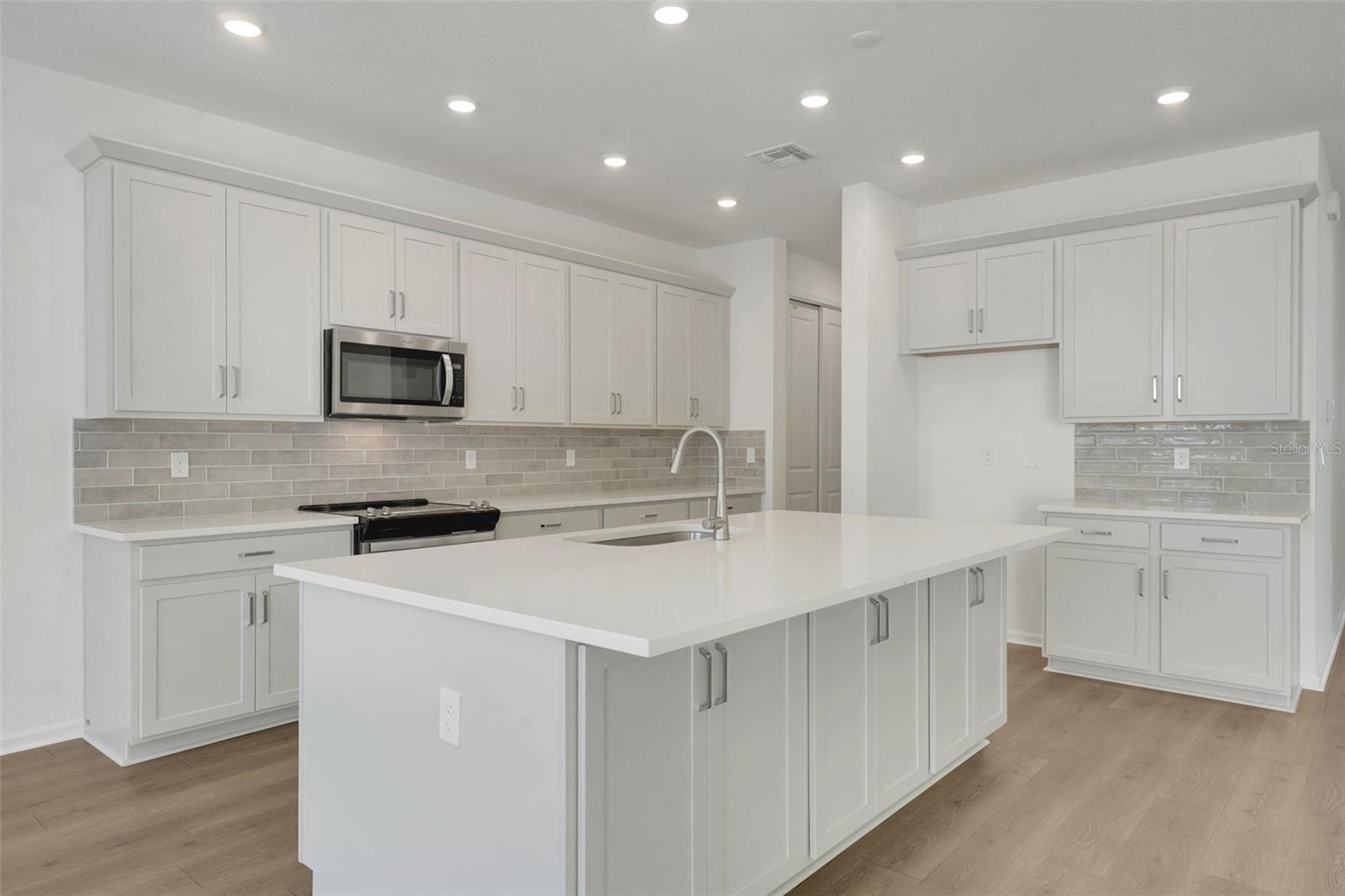 991 FIESTA KEY CIR, LADY LAKE, FL, 32159