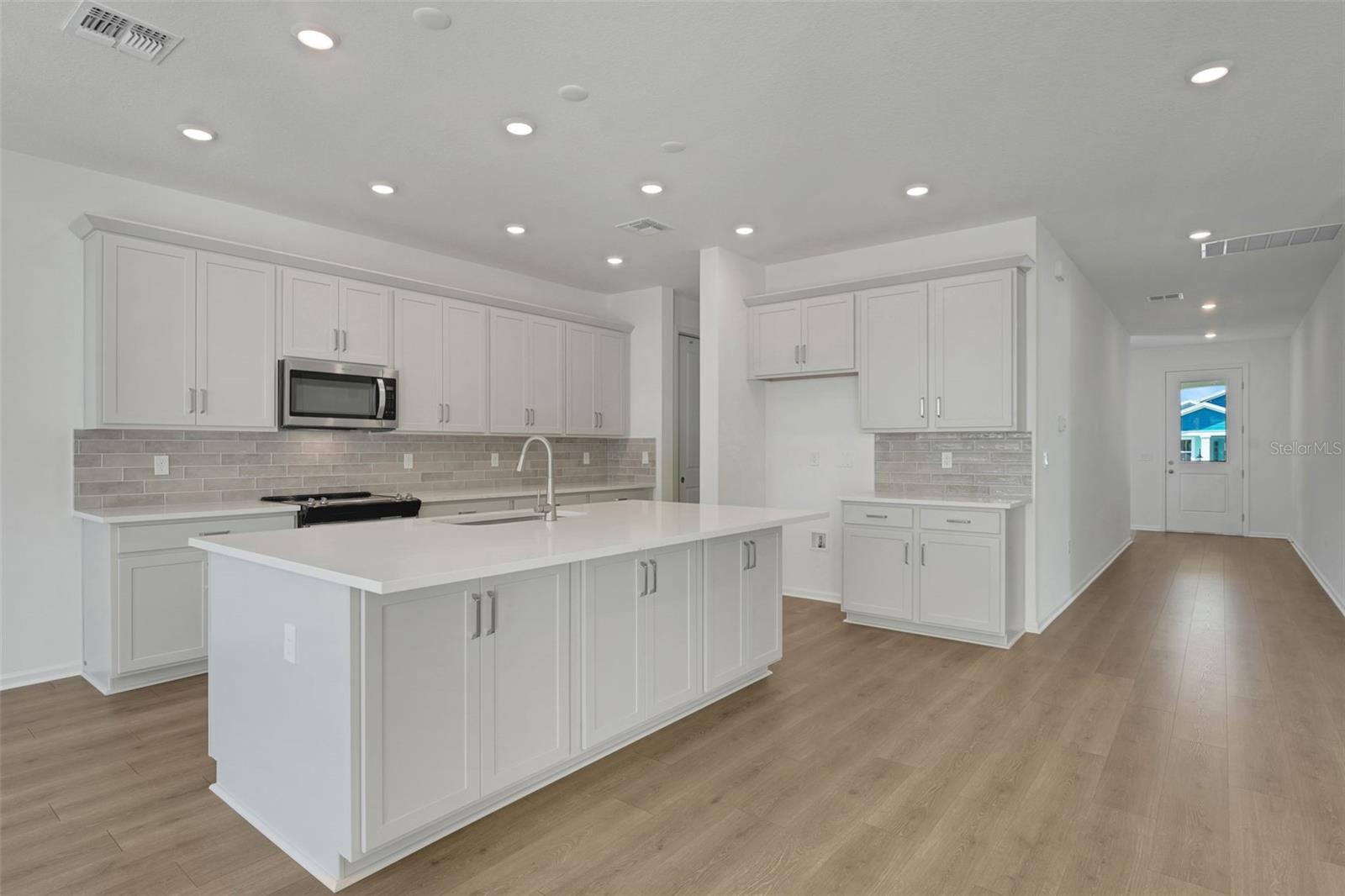 991 FIESTA KEY CIR, LADY LAKE, FL, 32159