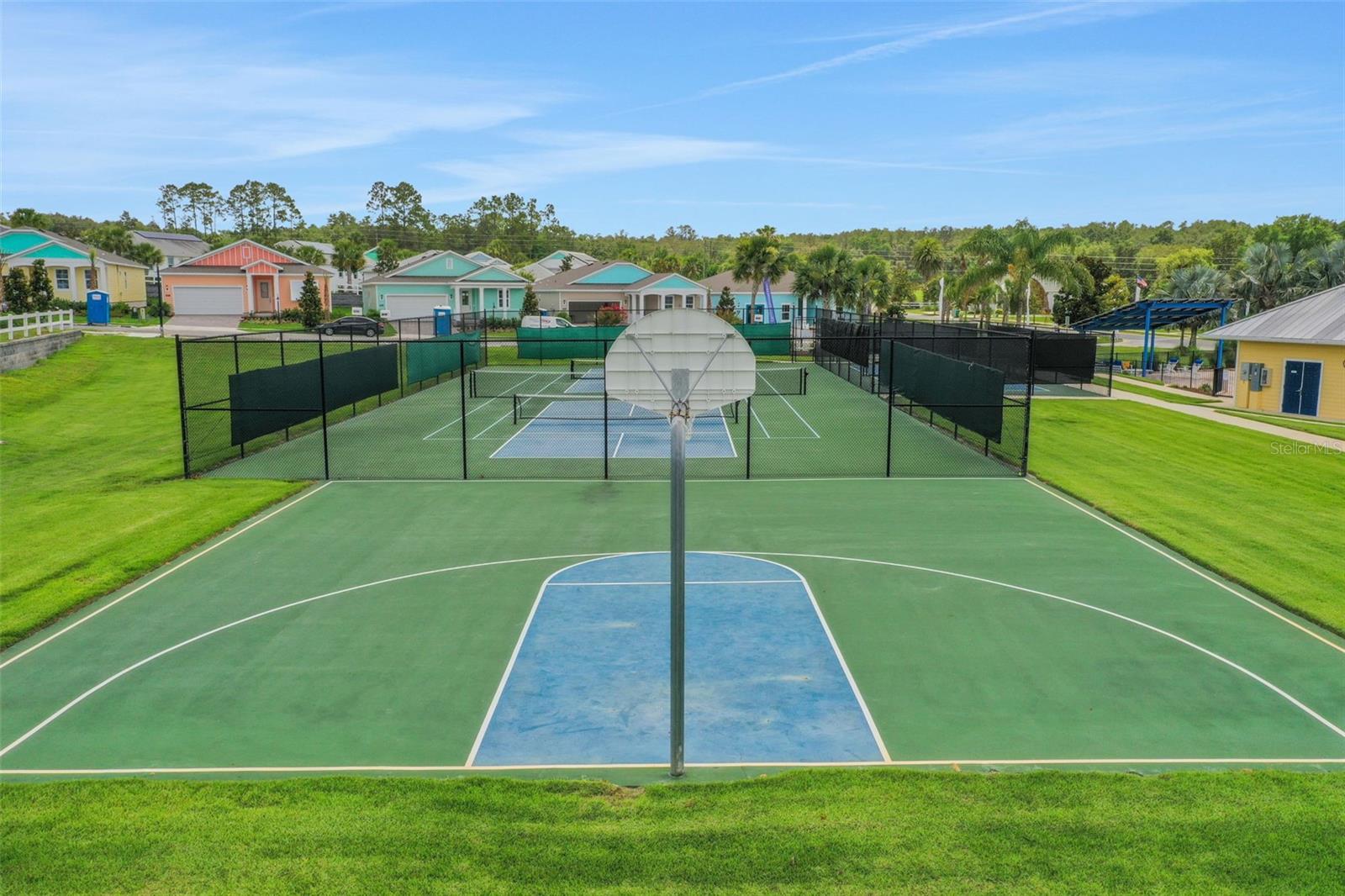 991 FIESTA KEY CIR, LADY LAKE, FL, 32159