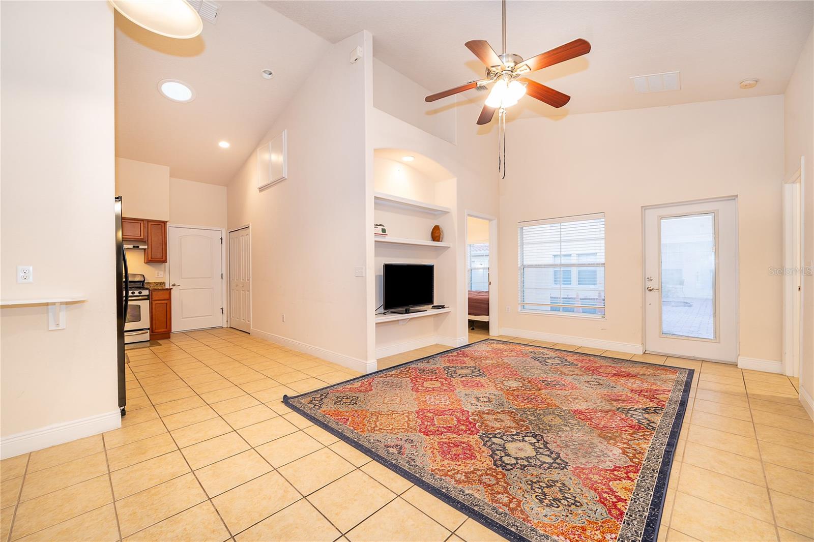 1075 DAVID WALKER DR #C-1, TAVARES, FL, 32778