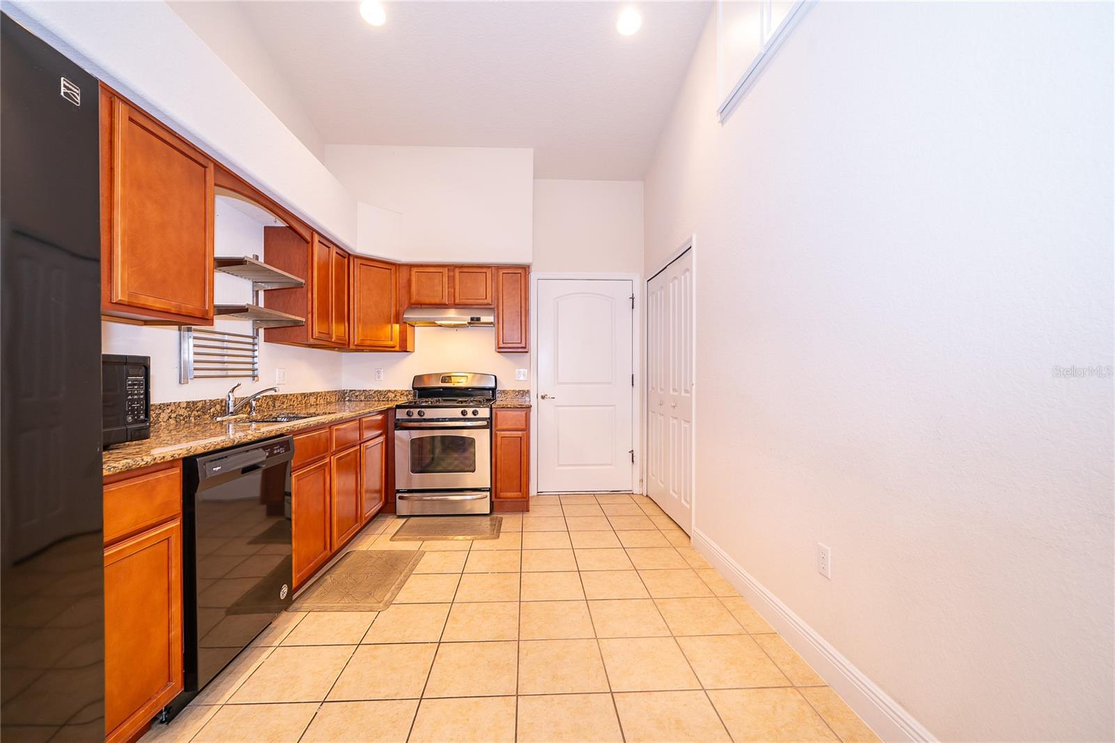 1075 DAVID WALKER DR #C-1, TAVARES, FL, 32778