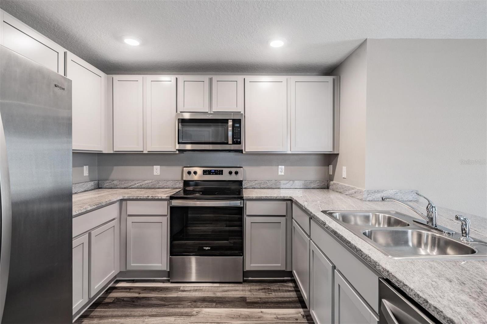 38400 SONNET LANDING AVE, ZEPHYRHILLS, FL, 33540