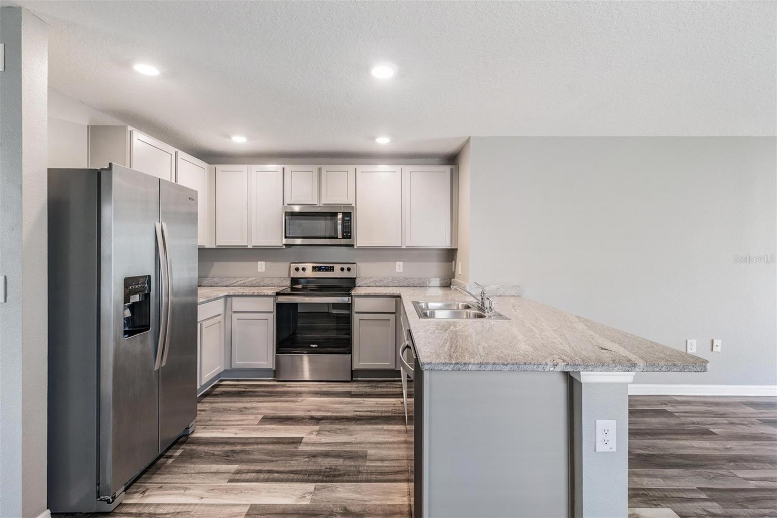 38400 SONNET LANDING AVE, ZEPHYRHILLS, FL, 33540