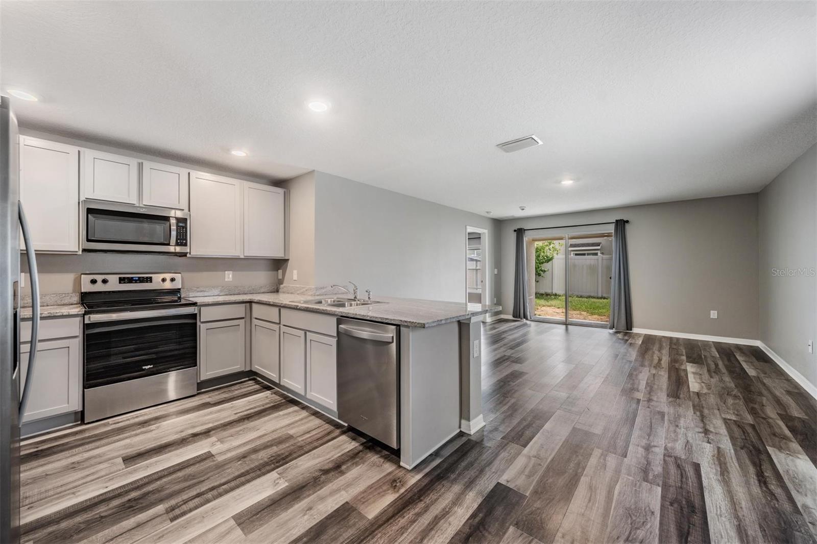 38400 SONNET LANDING AVE, ZEPHYRHILLS, FL, 33540