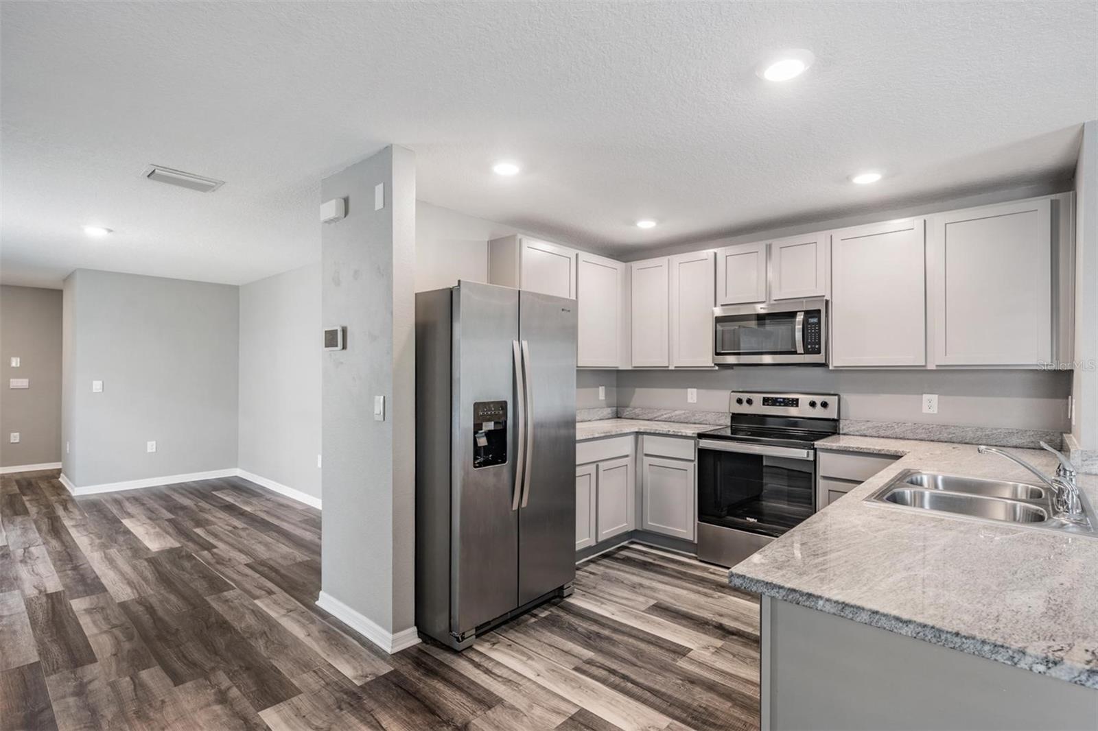 38400 SONNET LANDING AVE, ZEPHYRHILLS, FL, 33540