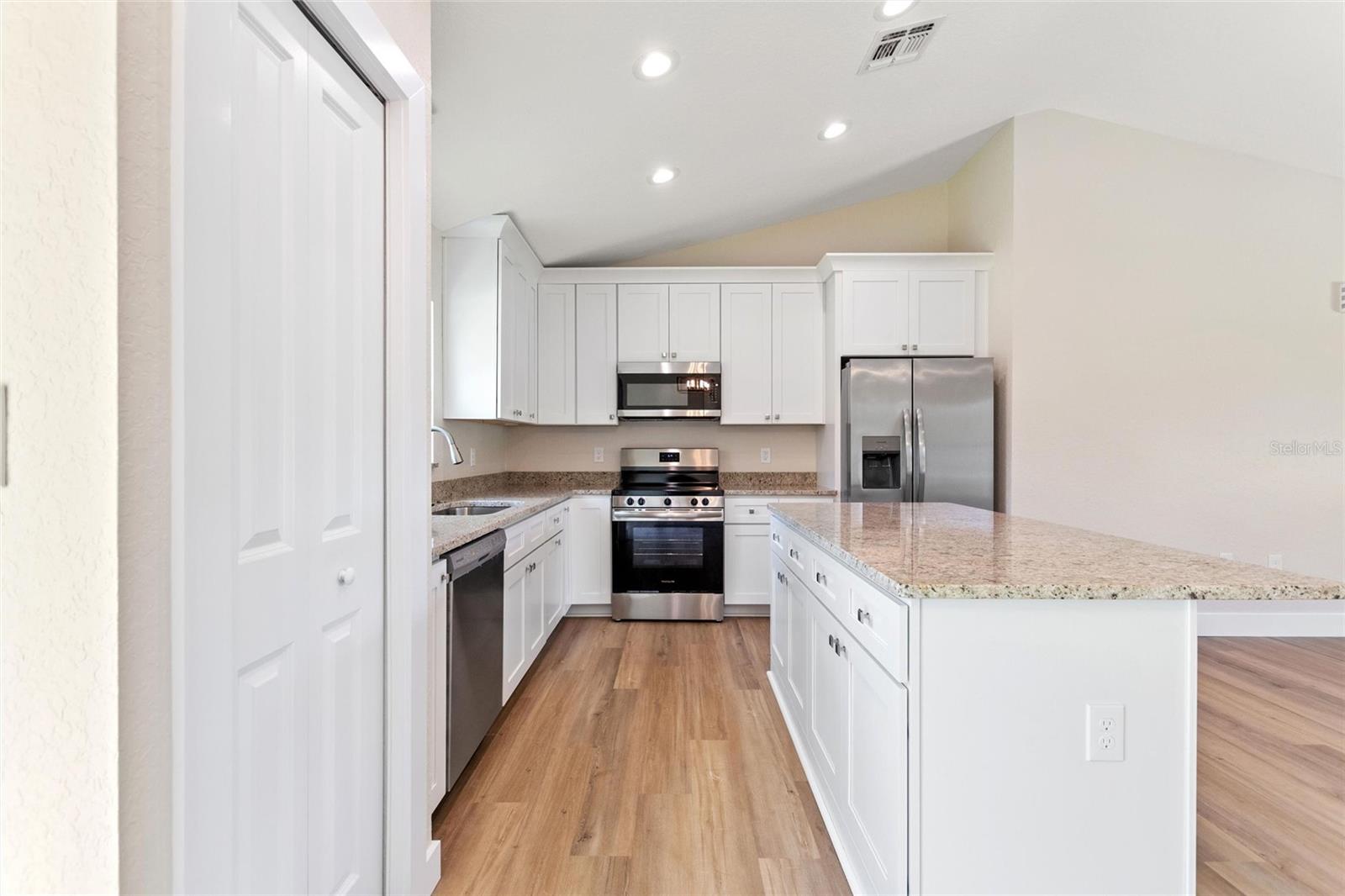 6301 RED GRANGE BLVD, INDIAN LAKE ESTATES, FL, 33855