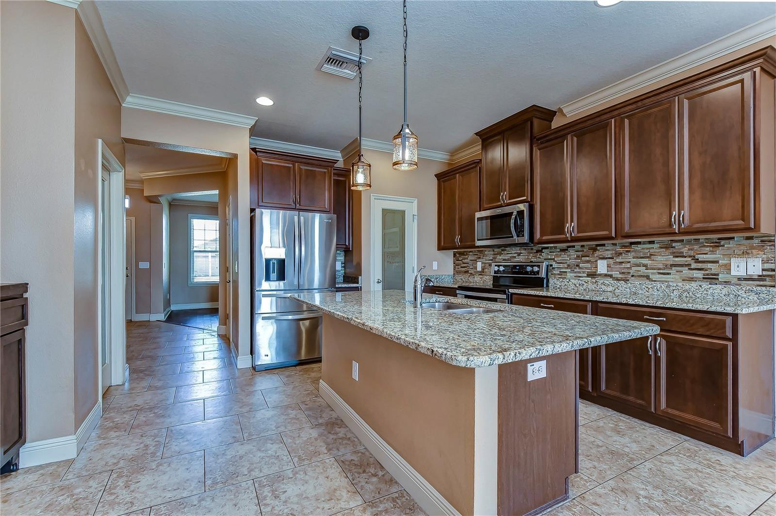 19391 LONG LAKE RANCH BLVD, LUTZ, FL, 33558