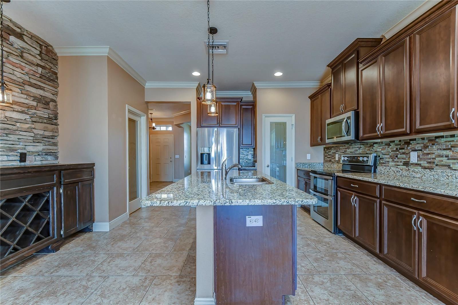 19391 LONG LAKE RANCH BLVD, LUTZ, FL, 33558