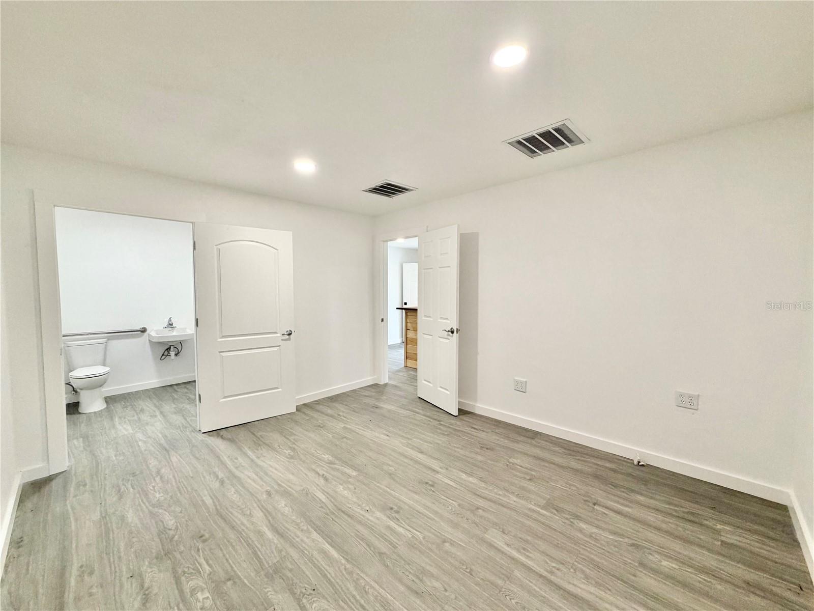 683 N COURT ST, BRONSON, FL, 32621