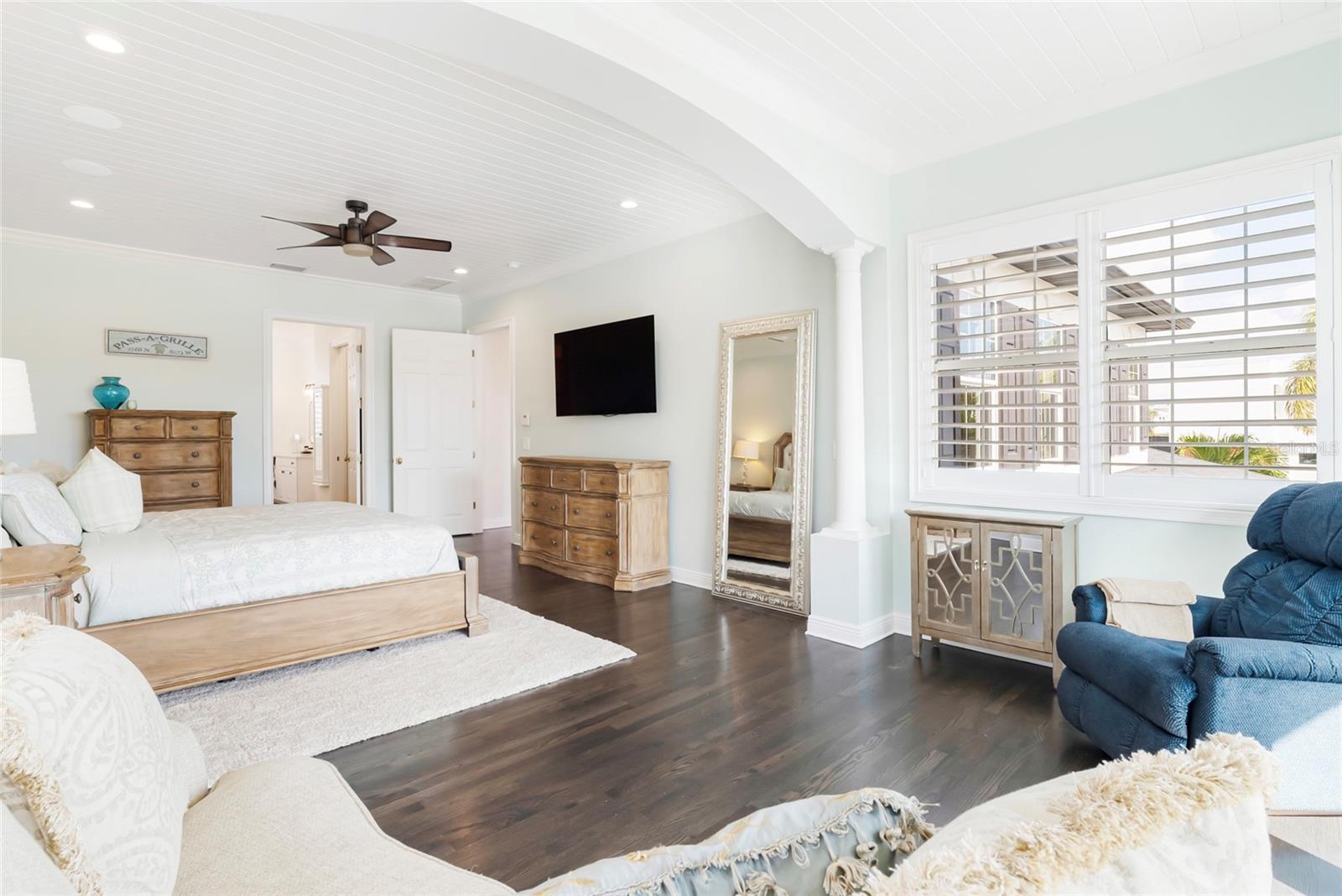 356 BELLEAIR DR NE, ST PETERSBURG, FL, 33704