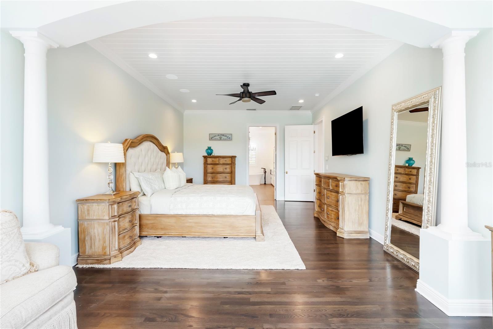 356 BELLEAIR DR NE, ST PETERSBURG, FL, 33704