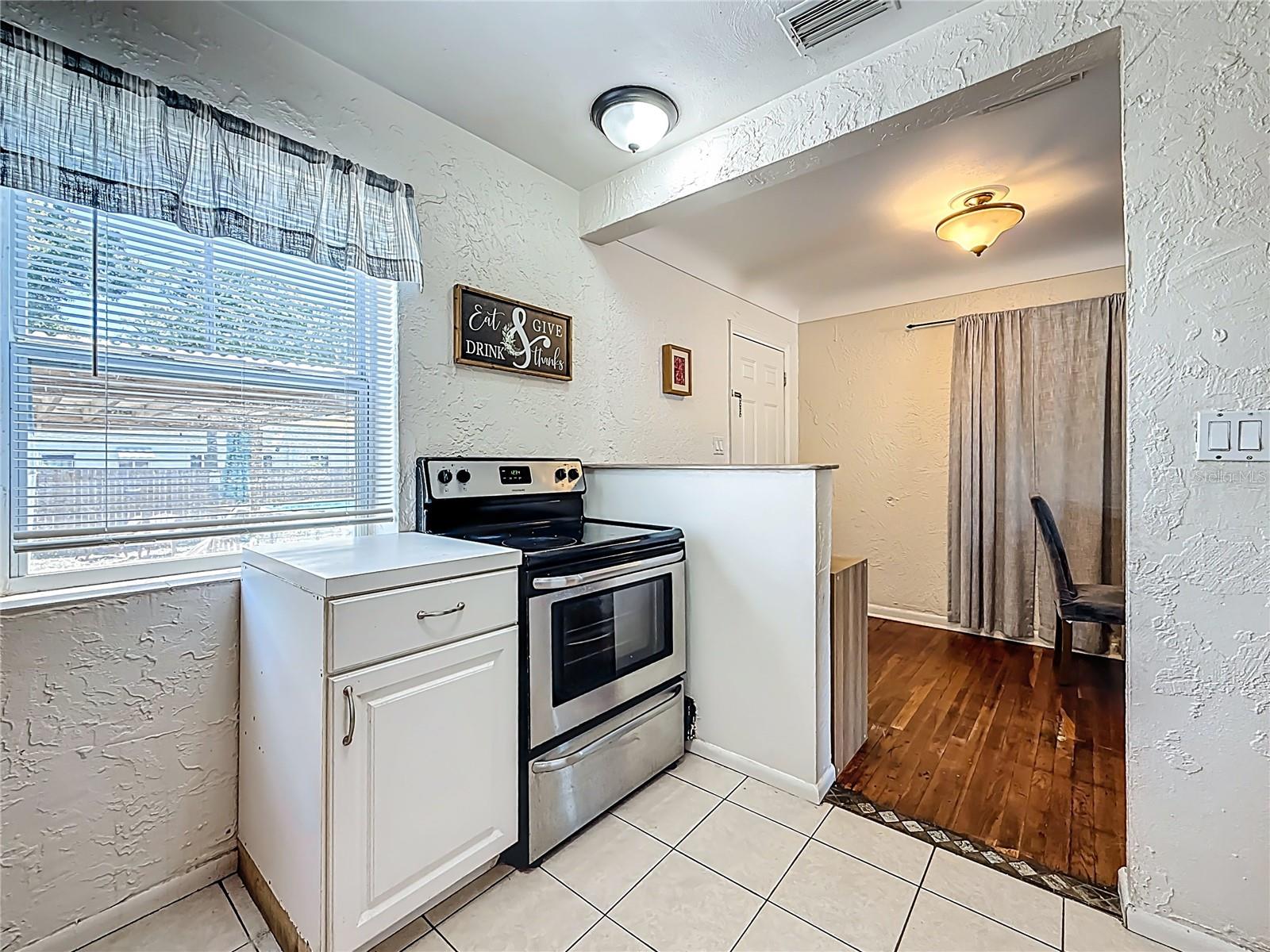 550 40TH ST S, ST PETERSBURG, FL, 33711