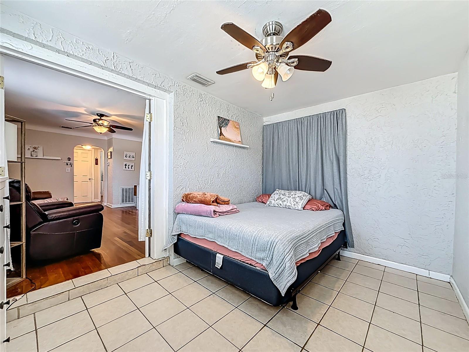 550 40TH ST S, ST PETERSBURG, FL, 33711