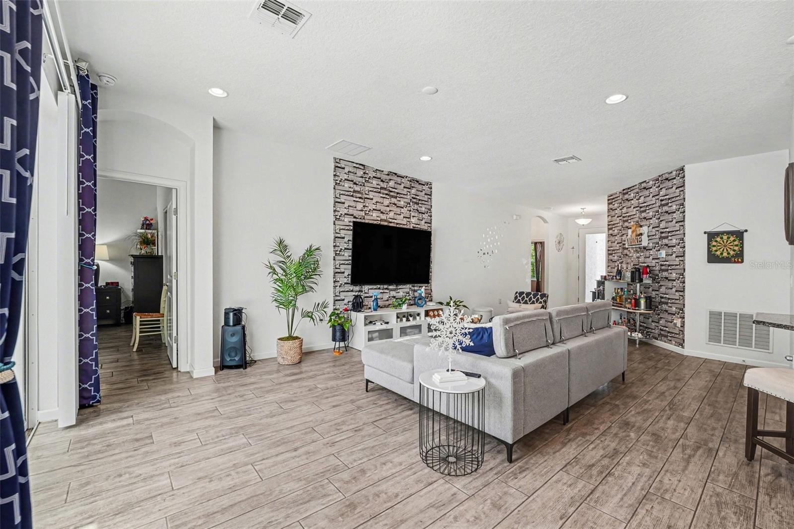 501 SAPPHIRE DR, DAVENPORT, FL, 33837