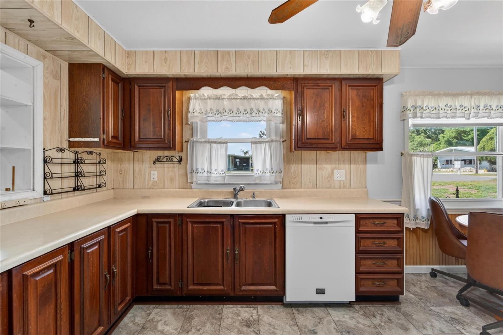 39407 ROCKFORD AVE, ZEPHYRHILLS, FL, 33542