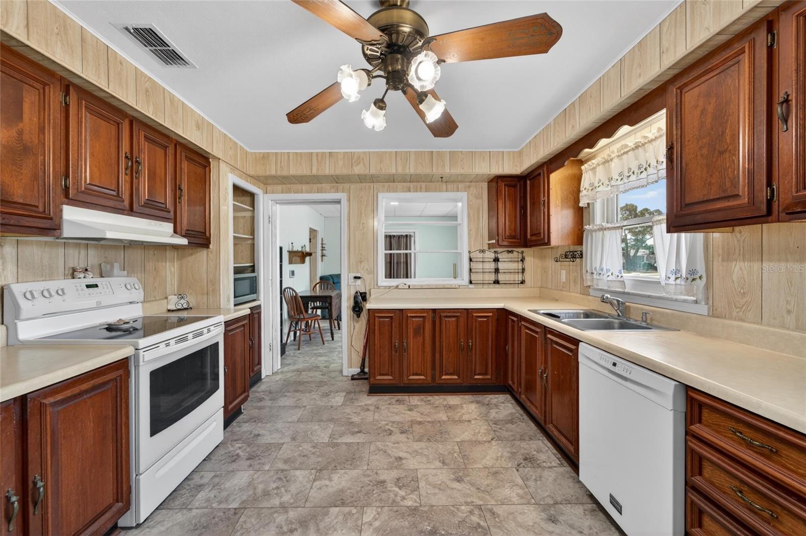 39407 ROCKFORD AVE, ZEPHYRHILLS, FL, 33542