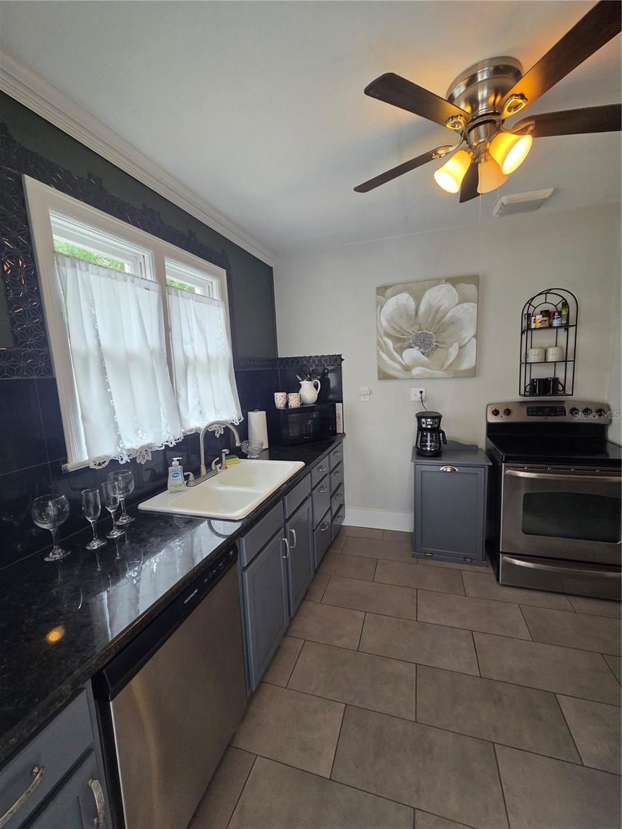 112 S DIXIE AVE, FRUITLAND PARK, FL, 34731