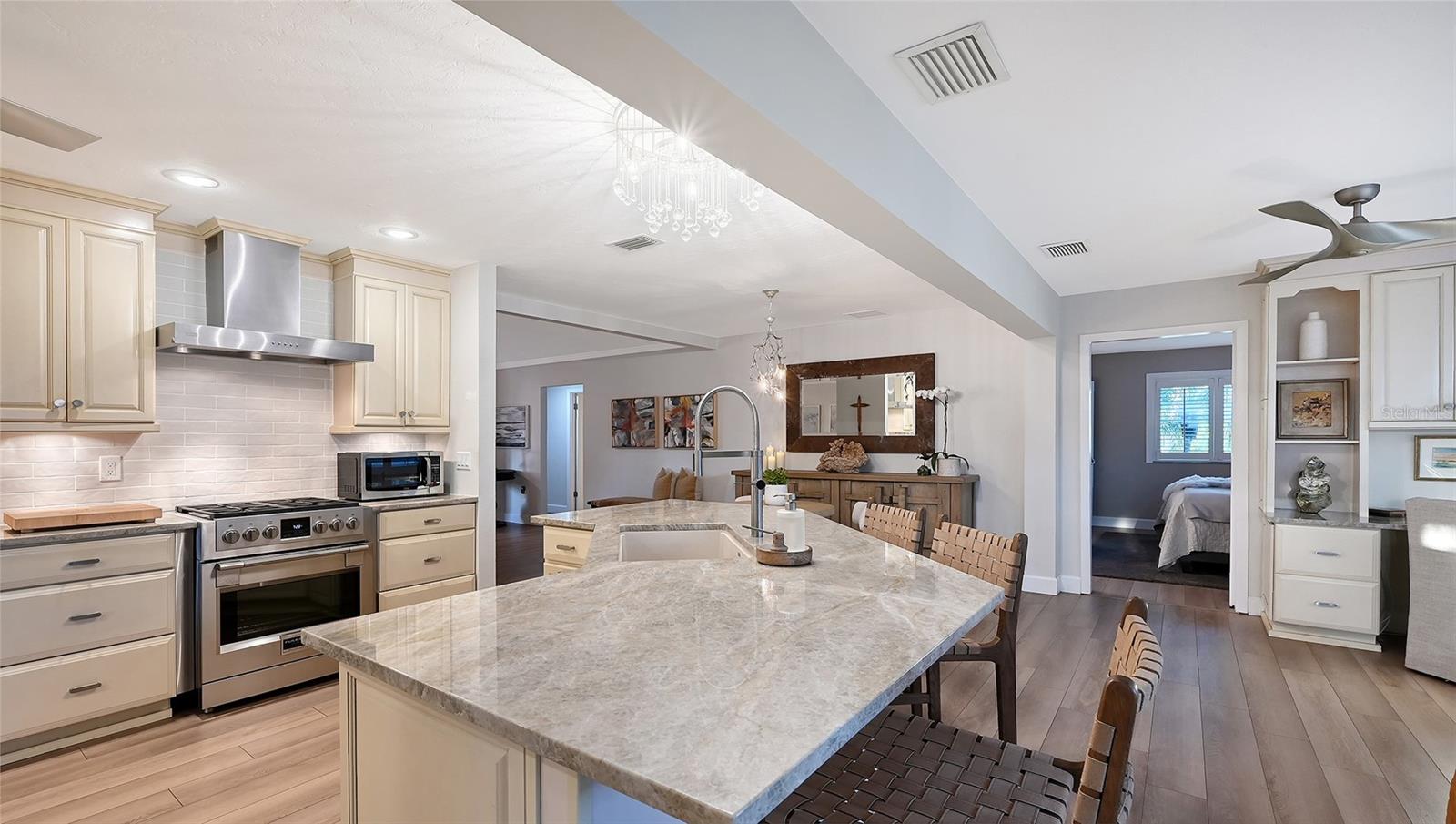 7137 WESTMORELAND DR, SARASOTA, FL, 34243